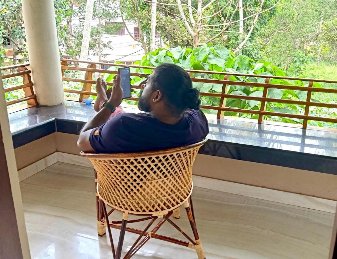 Hotel Gypsy Walker Varkala Esterno foto