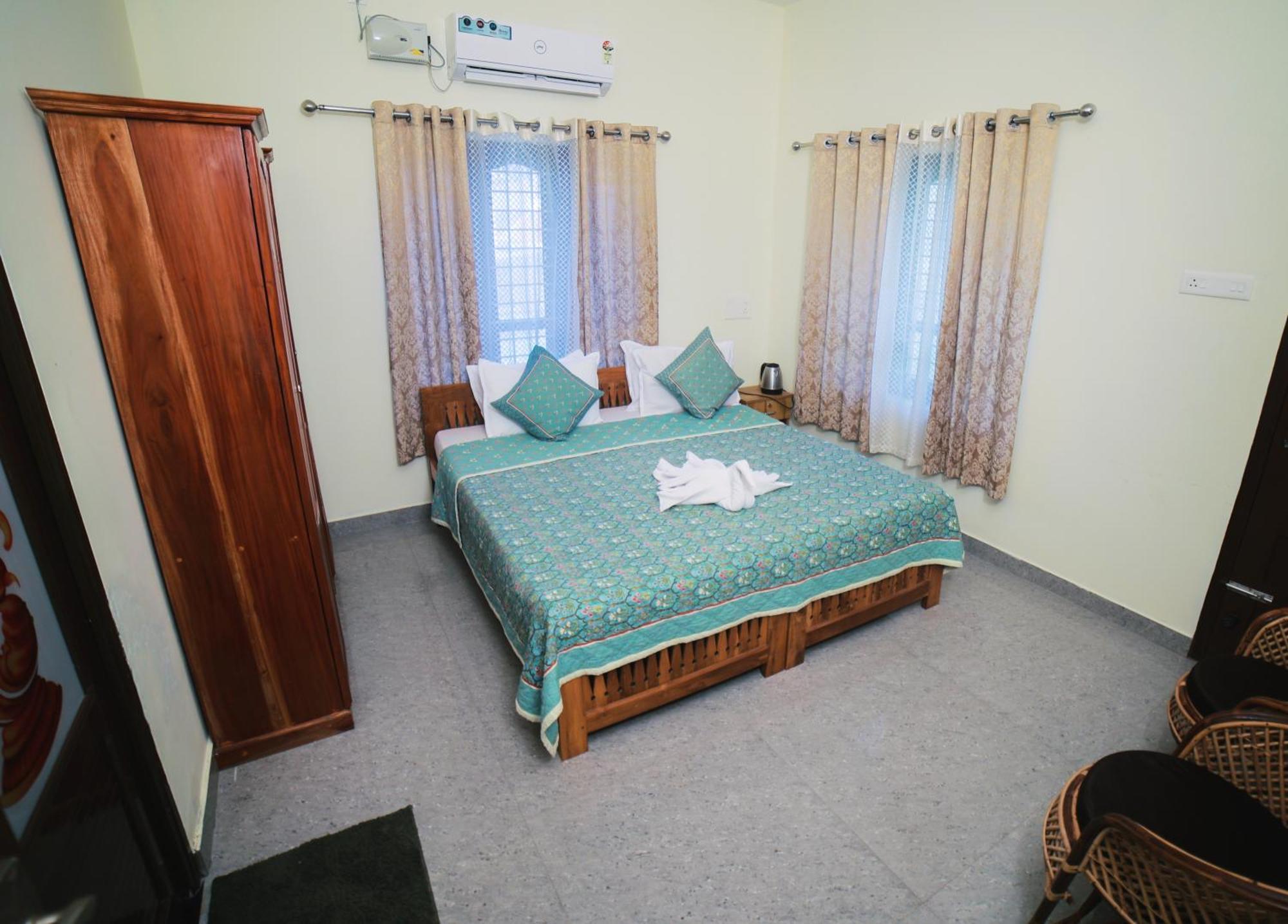 Hotel Gypsy Walker Varkala Esterno foto
